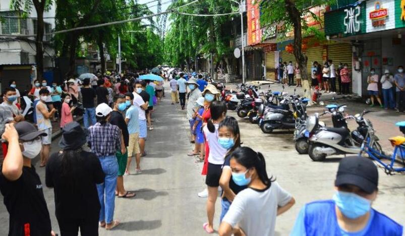Covid lockdown strands 80000 tourists in Sanya China